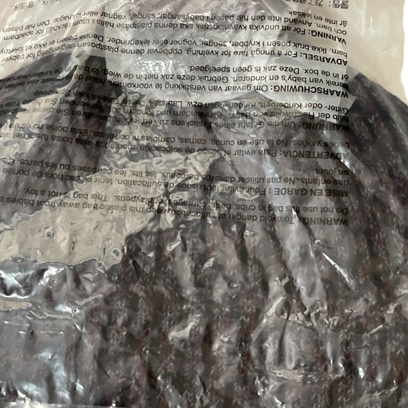 Lululemon Women's Knit Beanie Hat Black/Red Textured Fleece-Lined One Size NWT - Picture 5 of 5